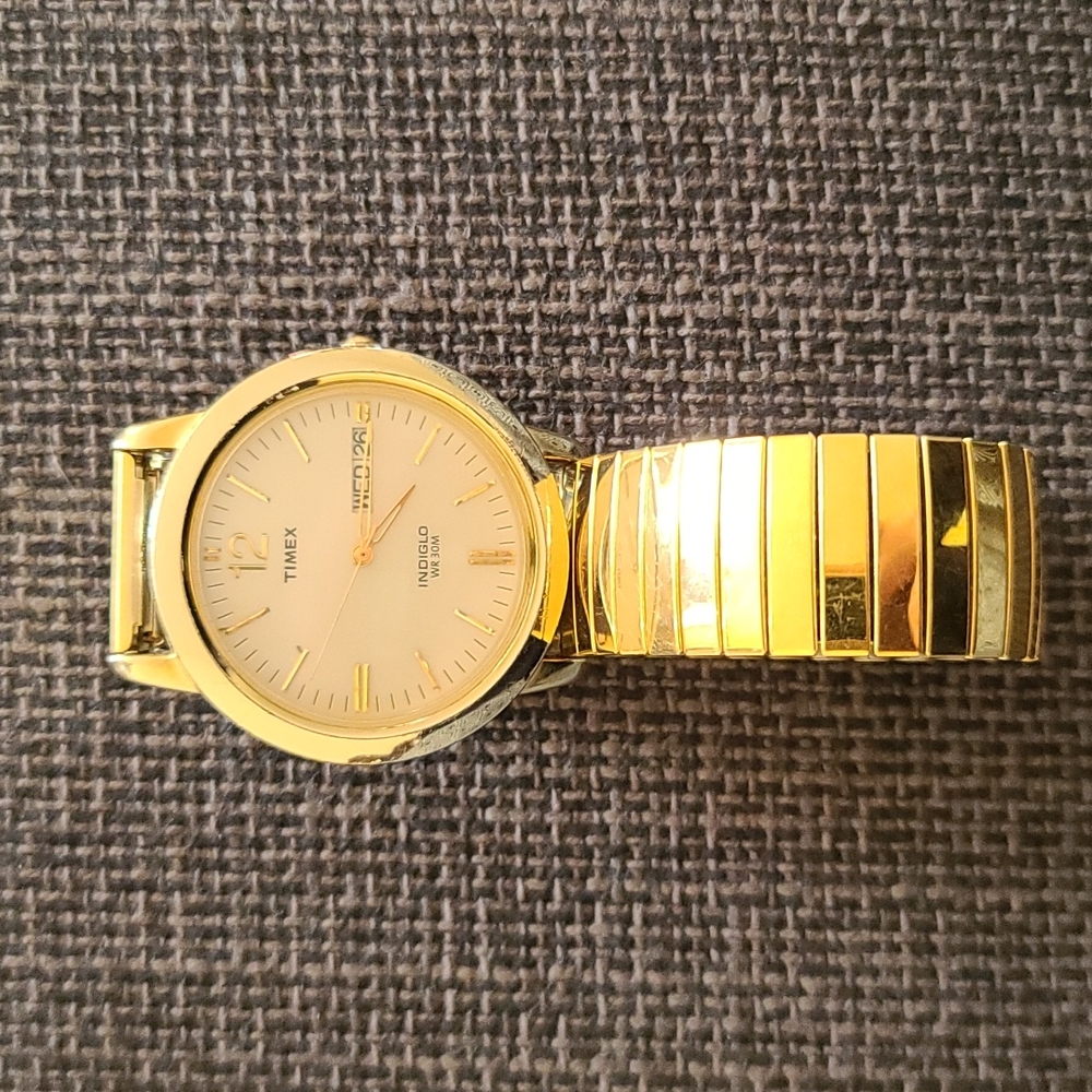 Timex indiglo WR 30 M gold color unisex
